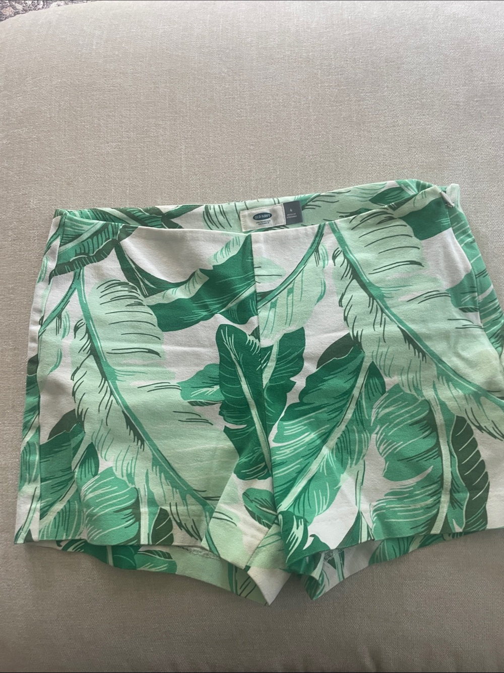 Old Navy Green Tropical Leaf Print Women's Shorts